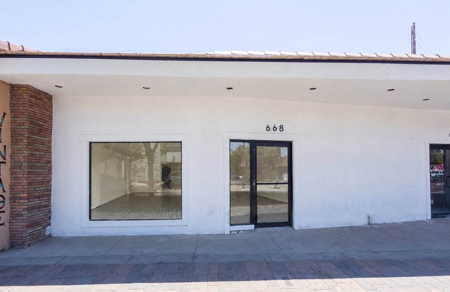 Storefront and entrance of 668 Lancaster Blvd